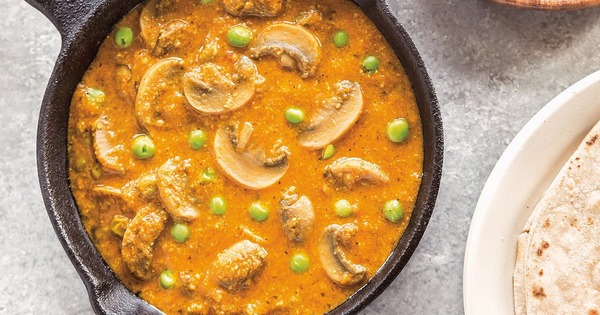 Instant Pot Mushroom & Pea Curry