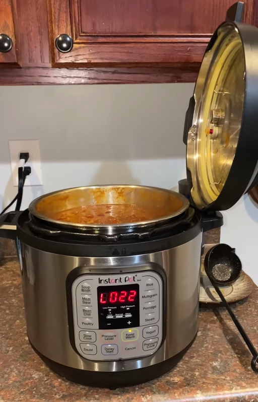 Did you know the Instant Pot outer handles can hold your lid?