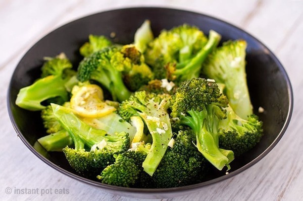 Lemon & Garlic Steamed Broccoli