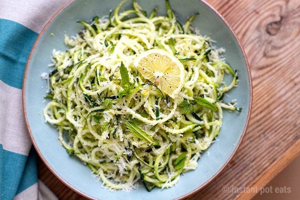 10-Minute Zucchini Noodles With Garlic, Lemon & Parmesan