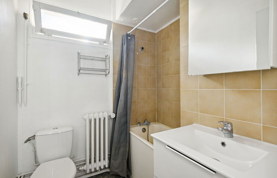 salle de bain d'un studio à courbevoie